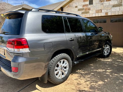 Used 2016 Toyota Land Cruiser image 19