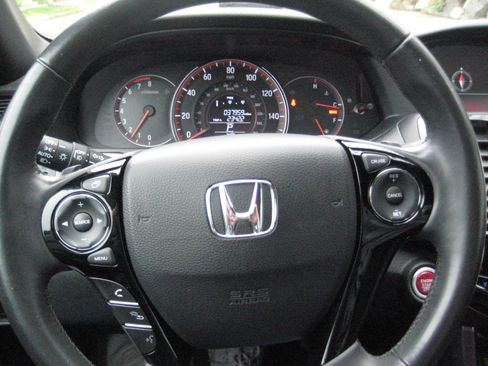 Used 2017 Honda Accord EX-L image 10