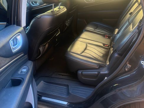 Used 2015 INFINITI QX60 3.5 Sport Utility 4D image 9