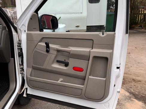 Used 2008 Dodge Ram 1500 Truck ST image 4