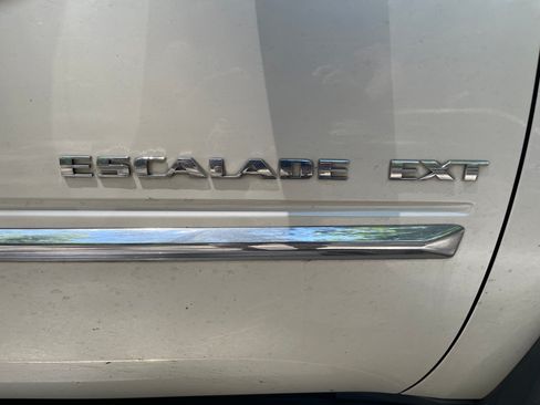 Used 2011 Cadillac Escalade EXT Luxury AWD/4WD image 5