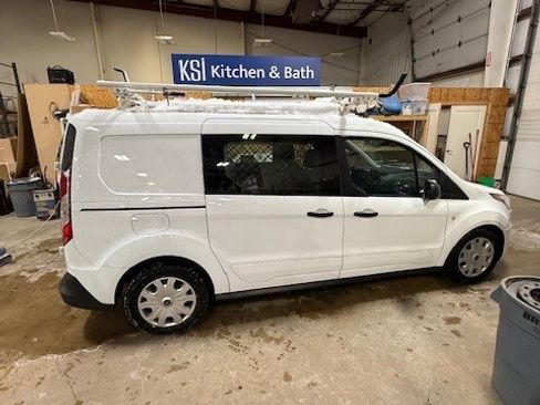 Used 2019 Ford Transit Connect XLT image 1