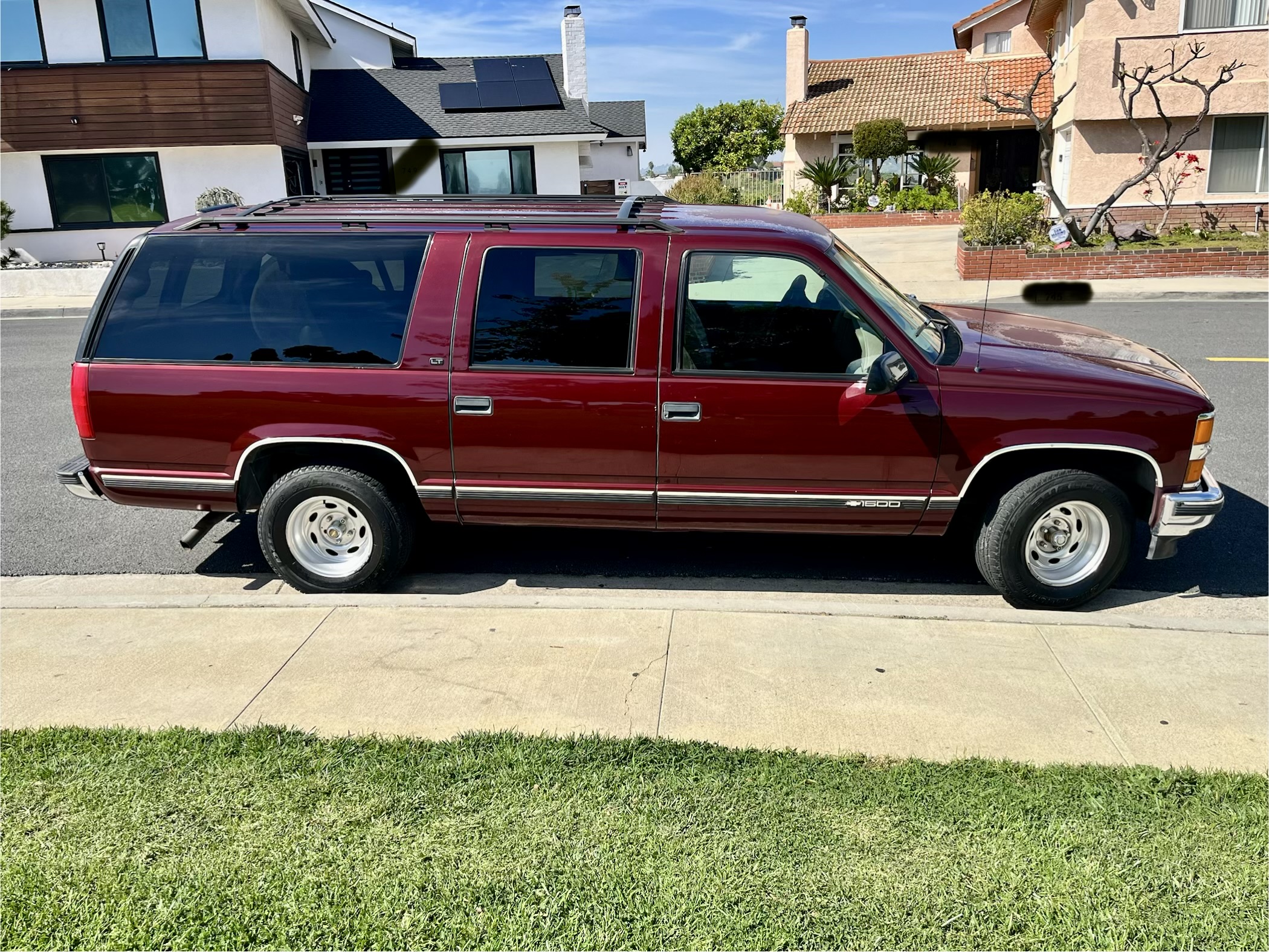 Used 1998 Chevrolet Suburban 2WD w/ Preferred Equipment Group 3 image 4