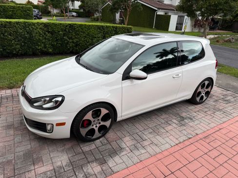 Used 2011 Volkswagen Golf 2-Door FWD image 1