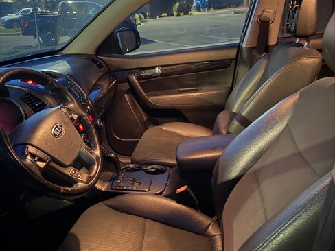 Used 2011 Kia Sorento EX image 8