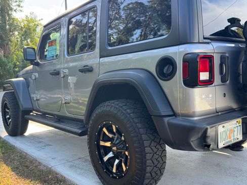 Used 2018 Jeep Wrangler Unlimited Sport S image 4