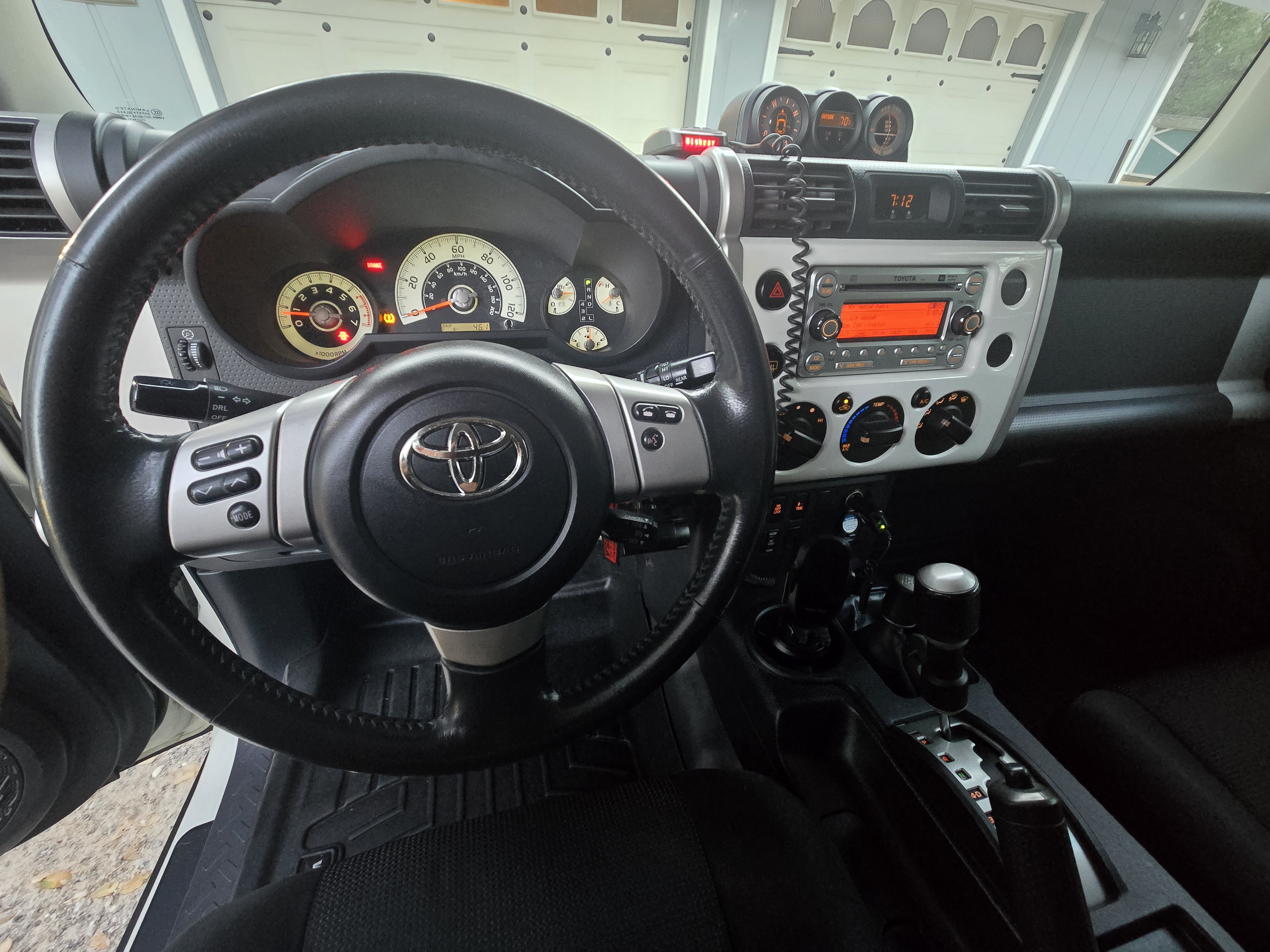 Used 2014 Toyota FJ Cruiser 4WD w/ Upgrade Package image 23