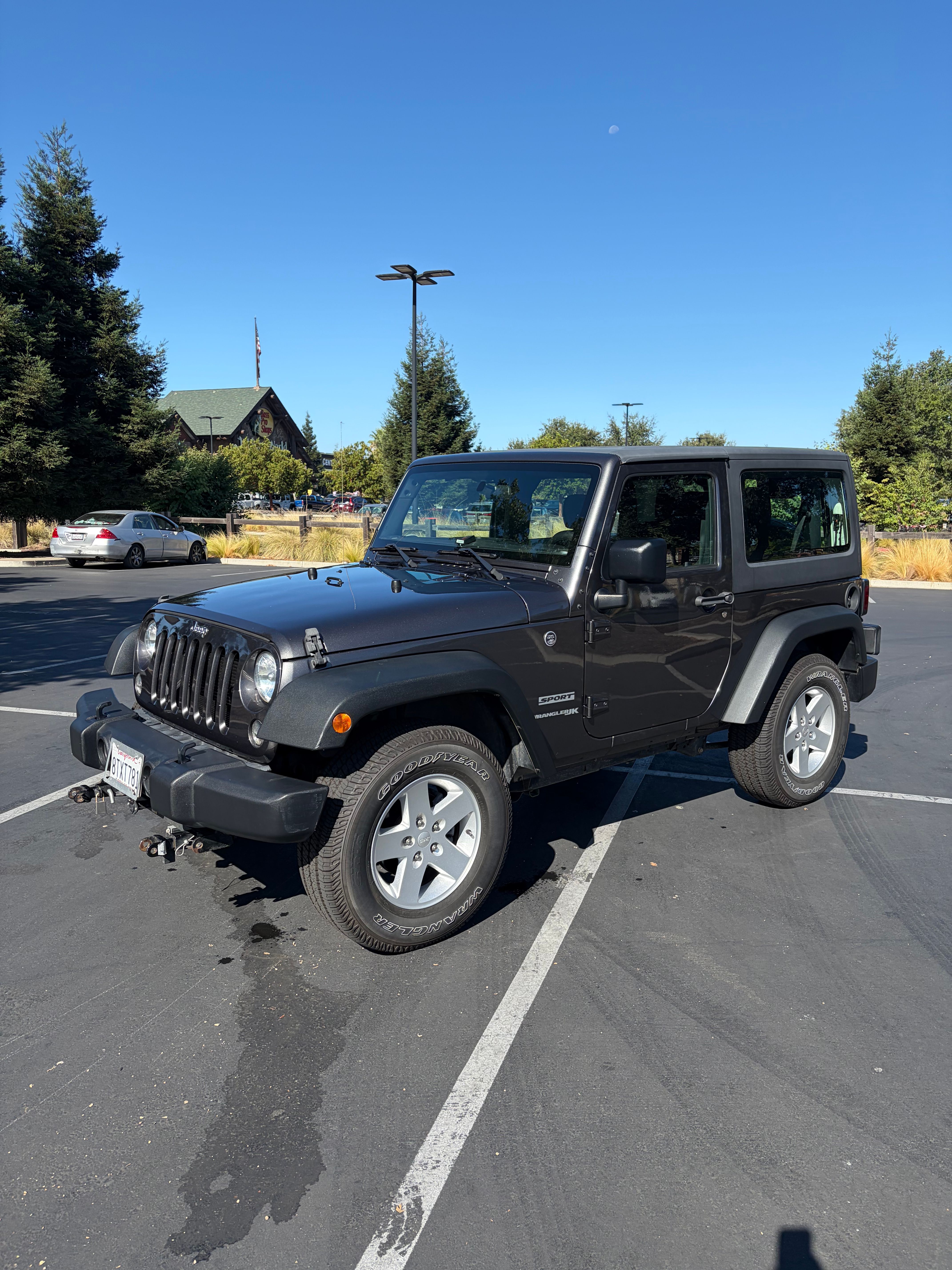 Used 2018 Jeep Wrangler Sport AWD/4WD image 6