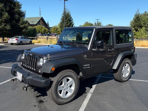 Used 2018 Jeep Wrangler Sport AWD/4WD image 6