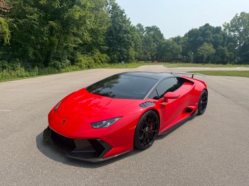 Used 2015 Lamborghini Huracan LP 610-4 AWD/4WD image 2