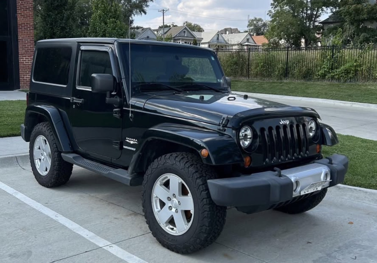 Used 2012 Jeep Wrangler Sahara w/ Connectivity Group AWD/4WD image 1