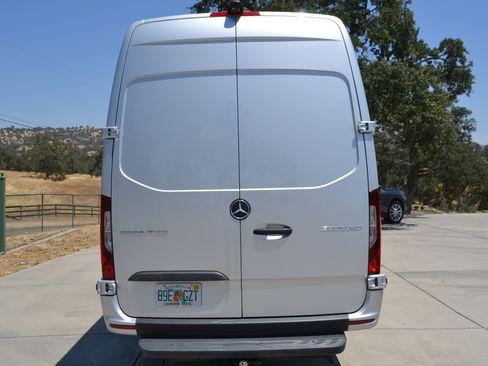 Used 2022 Mercedes-Benz Sprinter 3500 image 8