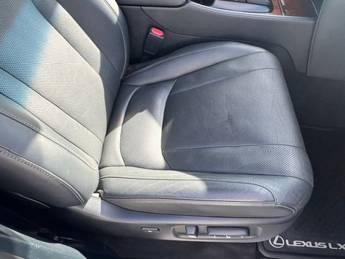 Used 2021 Lexus LX 570 4WD w/ Luxury Package image 15