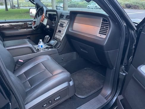Used 2008 Lincoln Navigator L 2WD image 12
