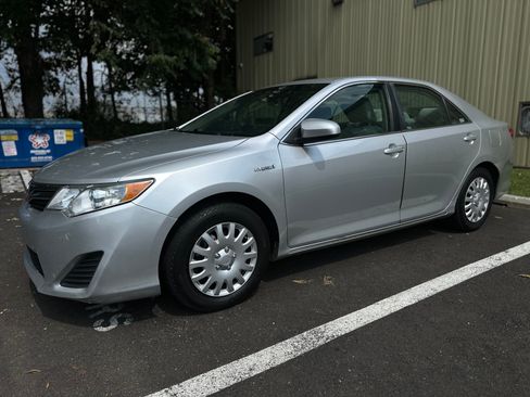 Used 2012 Toyota Camry LE image 2