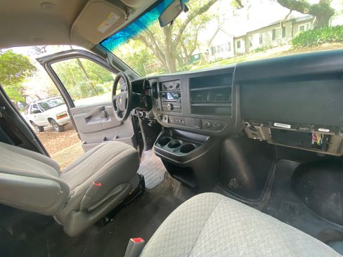 Used 2017 Chevrolet Express 3500 LT w/ LT Preferred Equipment Group image 32