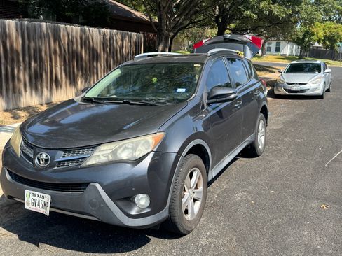 Used 2013 Toyota RAV4 XLE AWD/4WD image 2