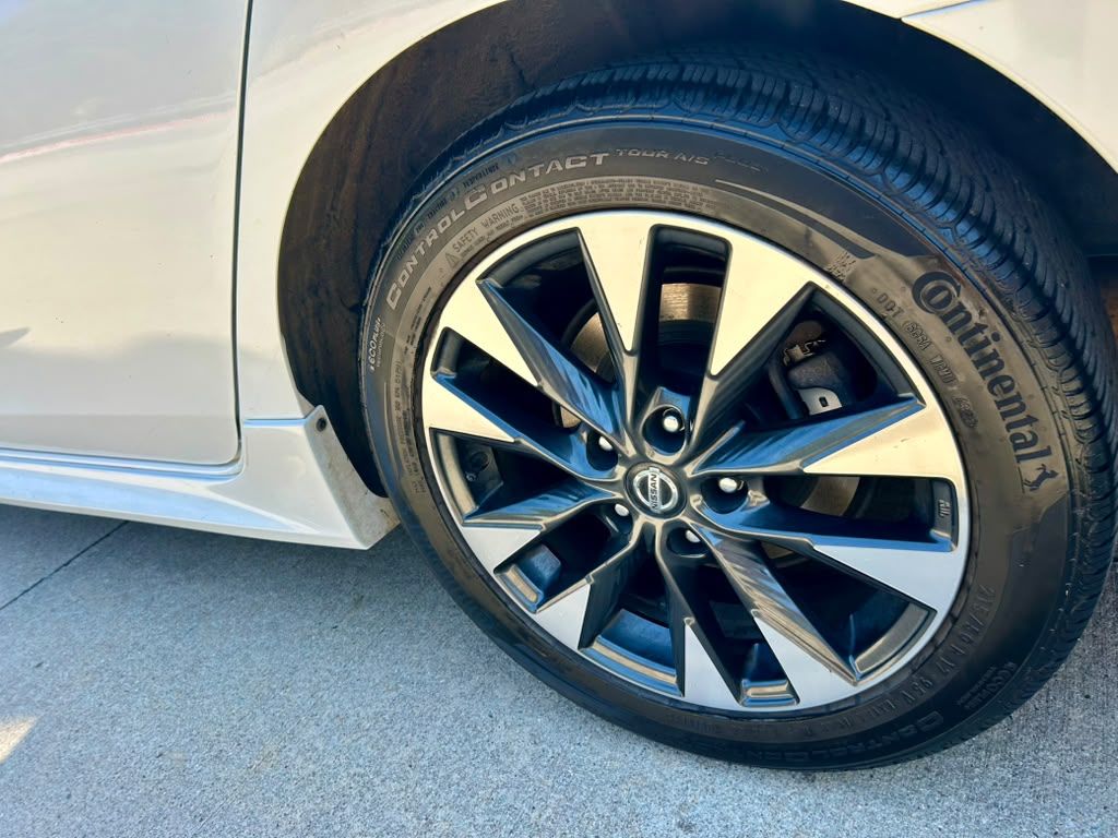 Used 2019 Nissan Sentra SR FWD image 19