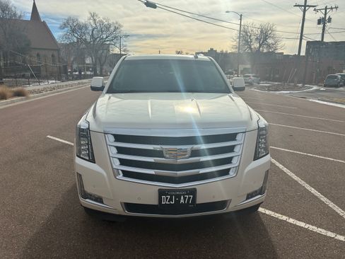 Used 2015 Cadillac Escalade Luxury image 9