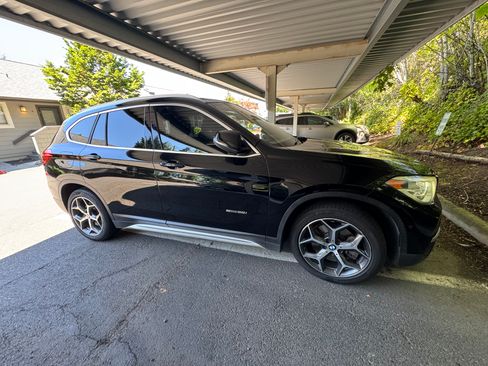 Used 2017 BMW X1 sDrive28i FWD image 1
