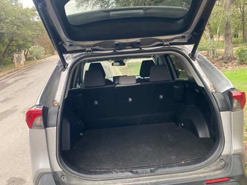 Used 2020 Toyota RAV4 XLE image 7