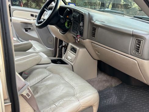 Used 2001 Chevrolet Suburban LT w/ LT Preferred Equipment Group image 4