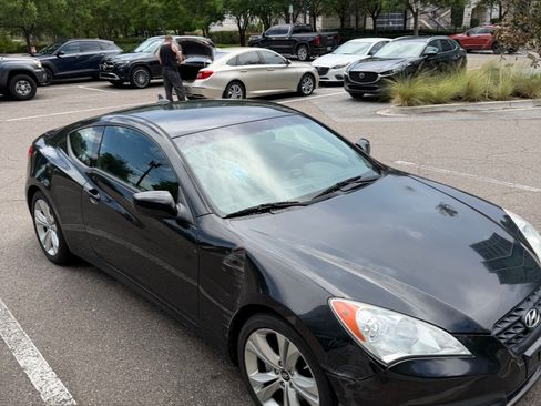 Used 2011 Hyundai Genesis 2.0T RWD image 2