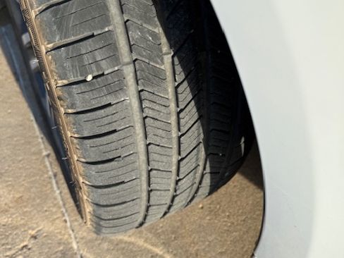 Used 2021 BMW 530e w/ Premium Package image 9