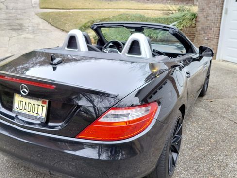 Used 2013 Mercedes-Benz SLK 250 image 17