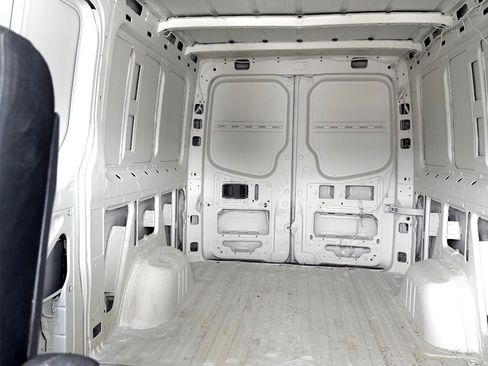 Used 2016 Mercedes-Benz Sprinter 2500 image 21