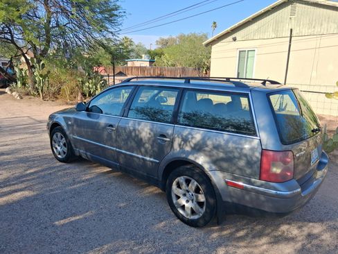 Used 2005 Volkswagen Passat GLS image 1
