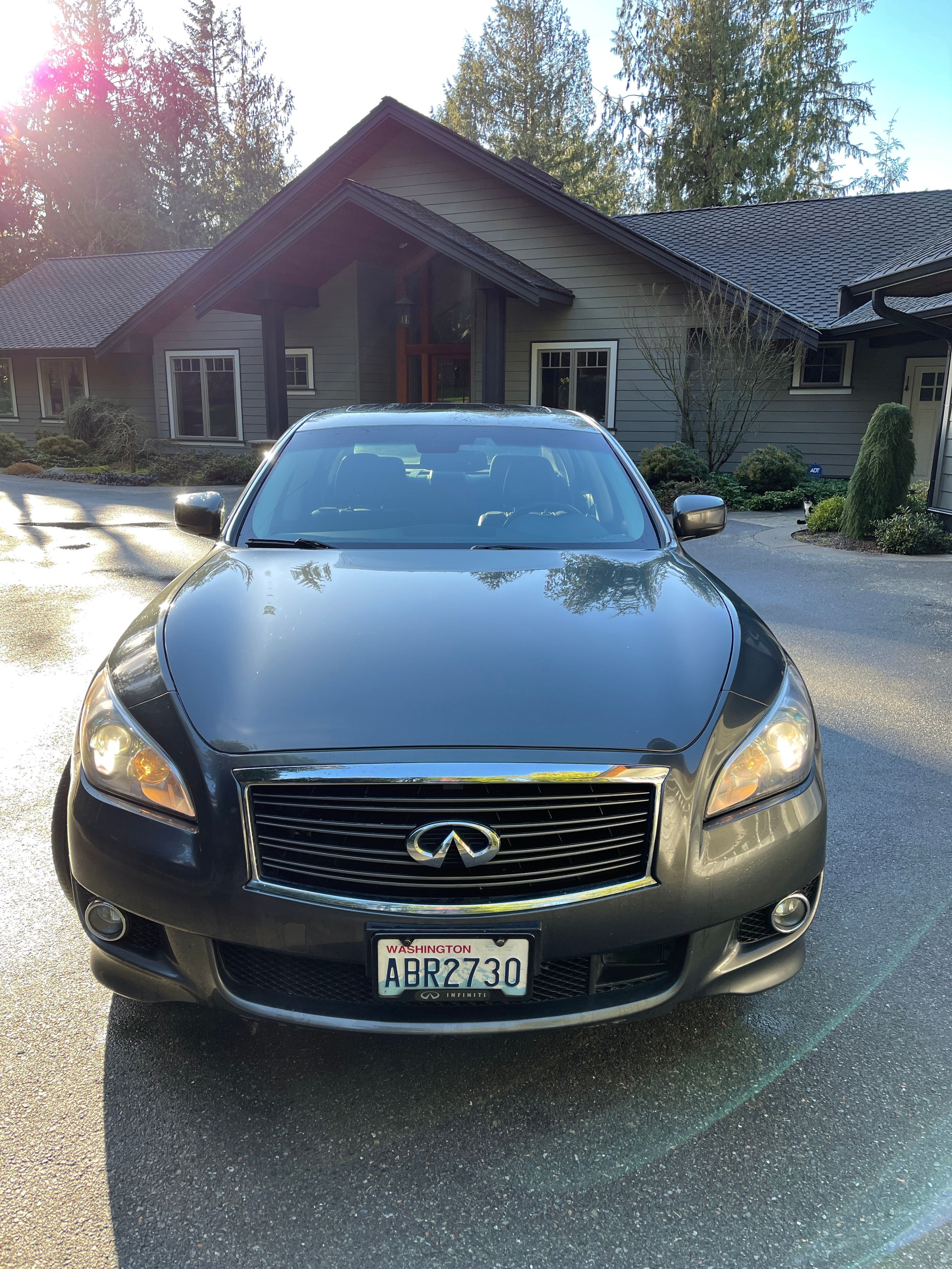Used 2011 INFINITI M37 w/ Sport Pkg RWD image 2