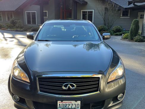 Used 2011 INFINITI M37 w/ Sport Pkg RWD image 2