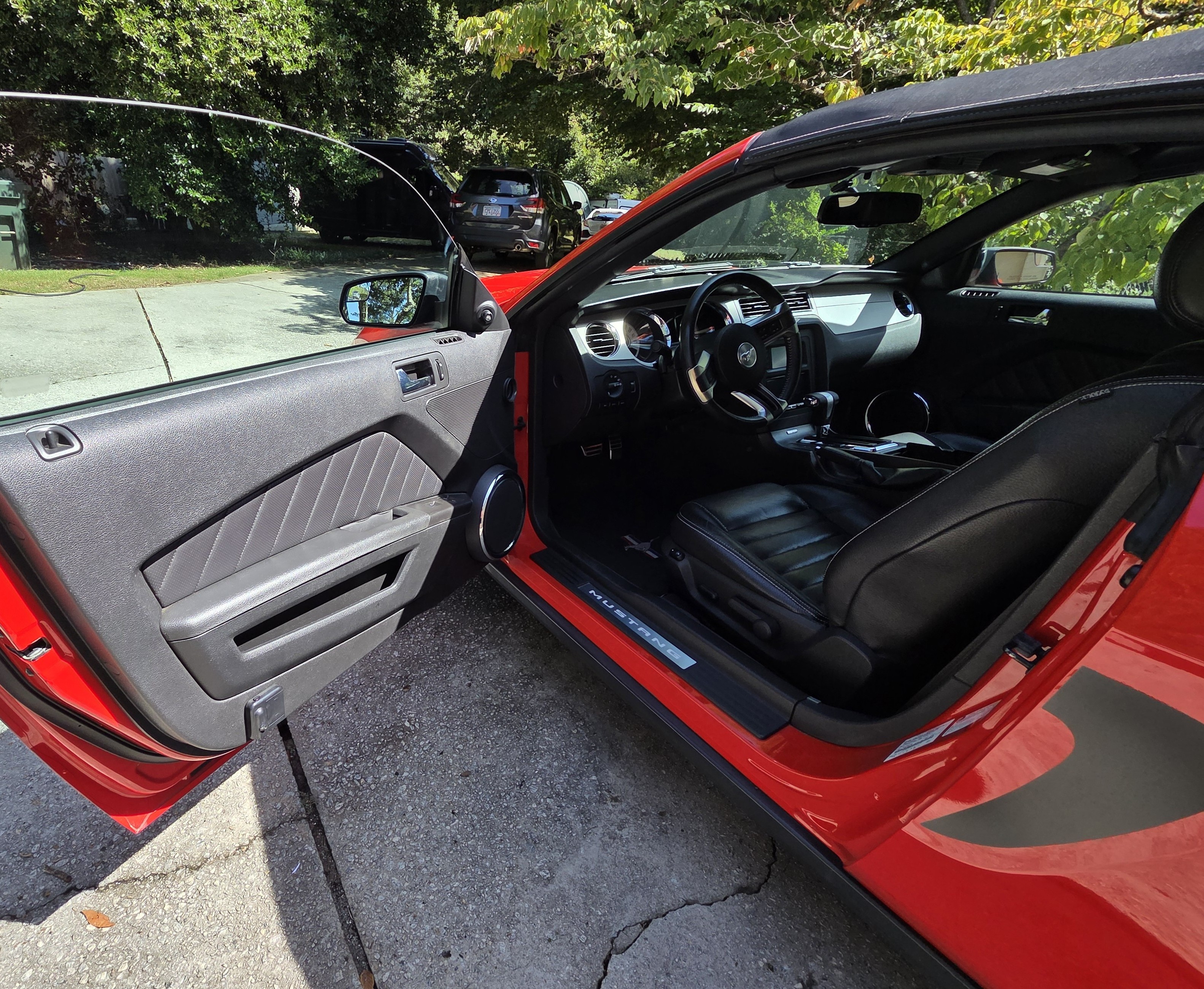 Used 2012 Ford Mustang Premium w/ Electronics Pkg RWD image 13
