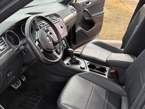 Used 2021 Volkswagen Tiguan SE R-Line image 13