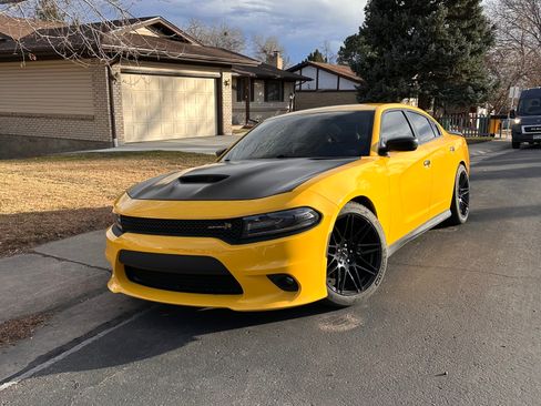 Used 2018 Dodge Charger R/T Scat Pack image 1