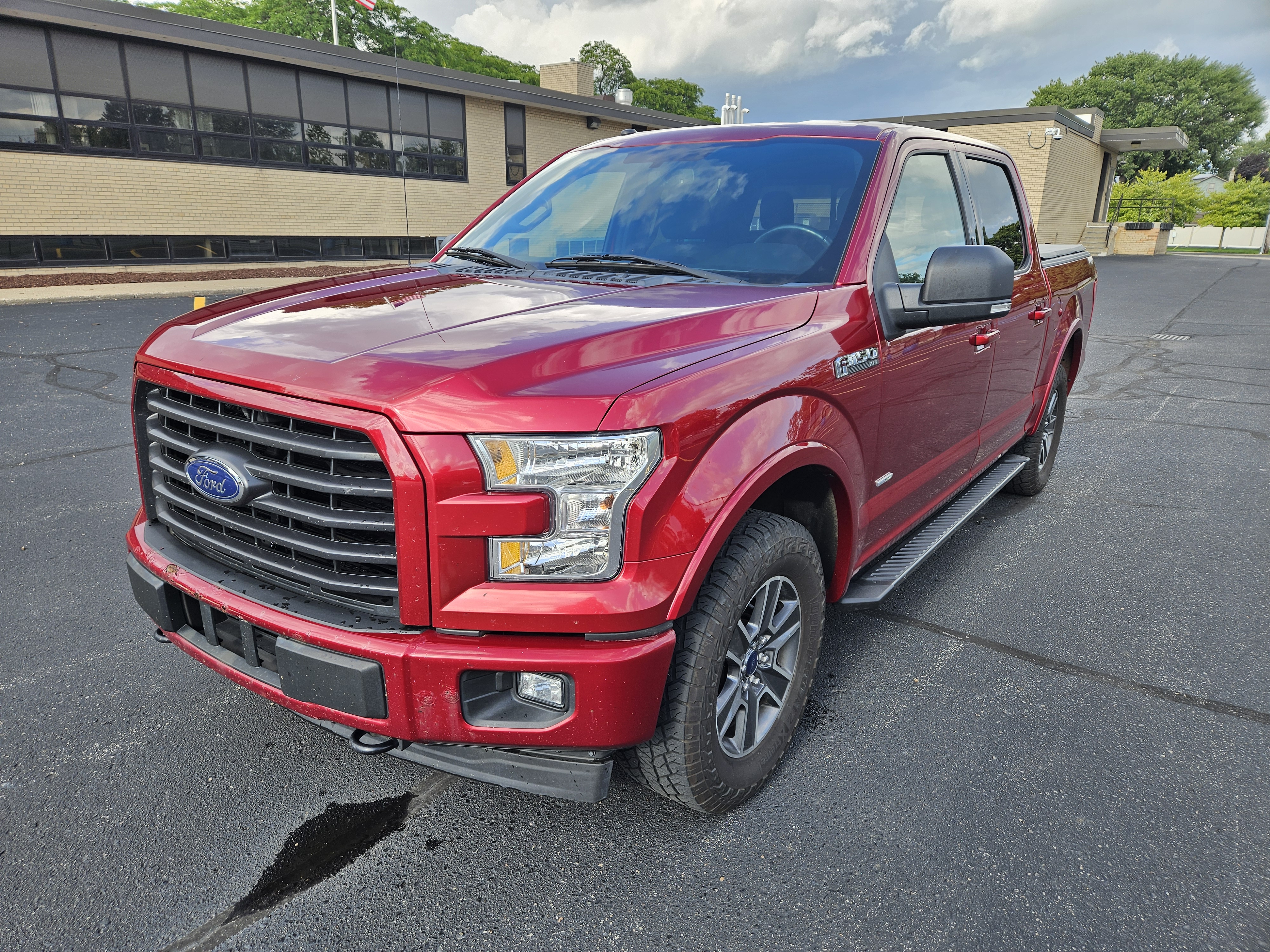 Used 2017 Ford F150 XLT w/ Equipment Group 302A Luxury AWD/4WD image 1