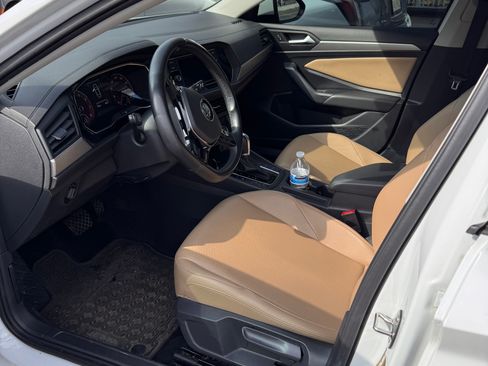 Used 2019 Volkswagen Jetta SE w/ Cold Weather Package FWD image 10