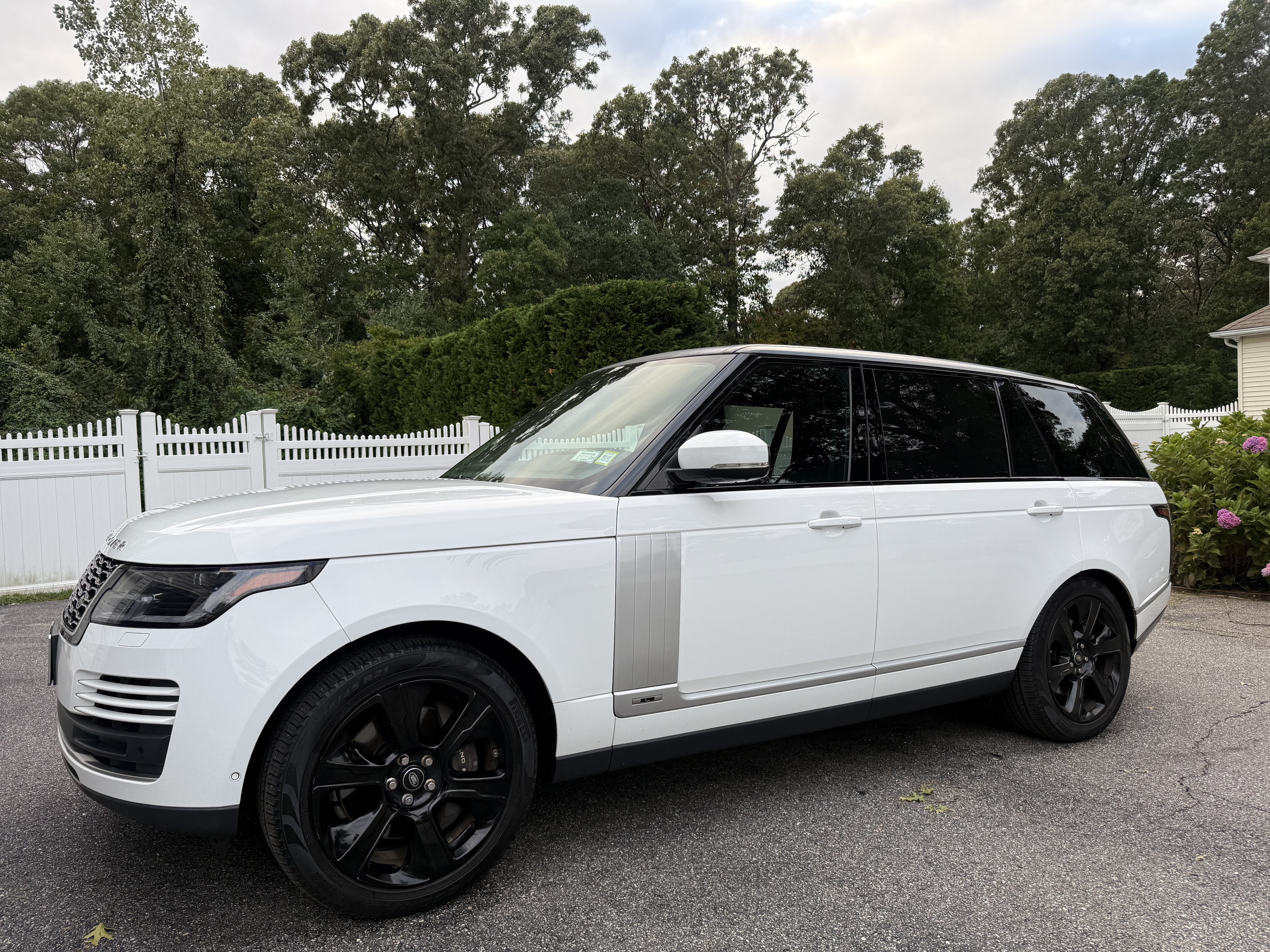 Used 2020 Land Rover Range Rover Long Wheelbase HSE AWD/4WD image 2
