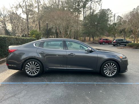 Used 2017 Kia Cadenza Premium w/ Luxury Package image 9