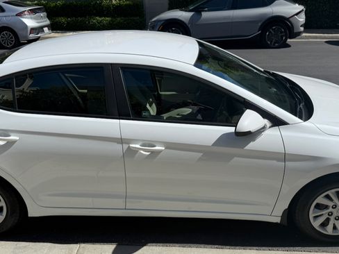 Used 2020 Hyundai Elantra SE FWD image 1