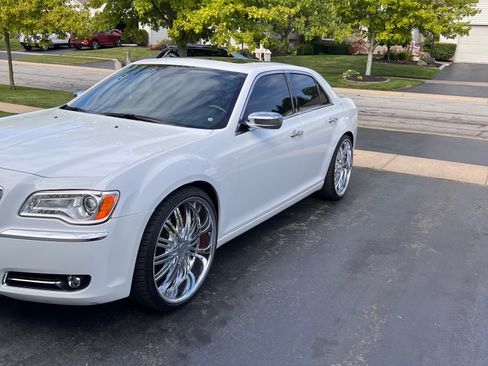 Used 2012 Chrysler 300 C w/ Beats Audio Group RWD image 5