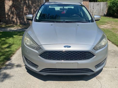 Used 2016 Ford Focus SE w/ Equipment Group 201A FWD image 1