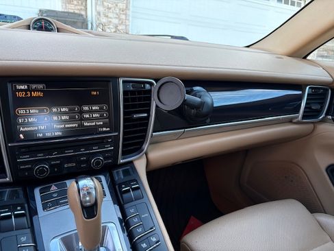 Used 2011 Porsche Panamera 4S image 14