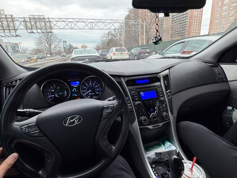 Used 2012 Hyundai Sonata Hybrid image 8