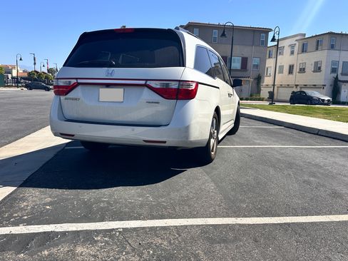 Used 2013 Honda Odyssey Touring Elite image 12