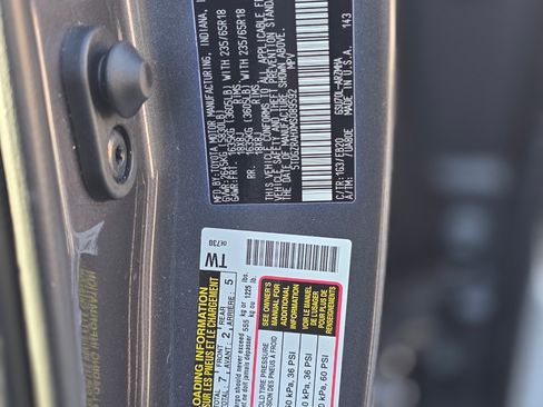 Used 2021 Toyota Highlander XLE image 10