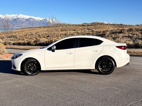 Used 2016 MAZDA MAZDA3 i Sport w/ Preferred Equipment Package image 5