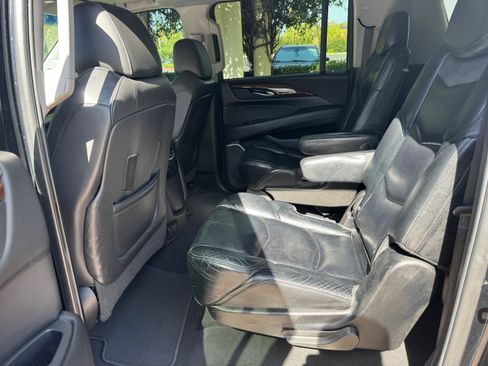 Used 2019 Cadillac Escalade ESV Premium Luxury image 6
