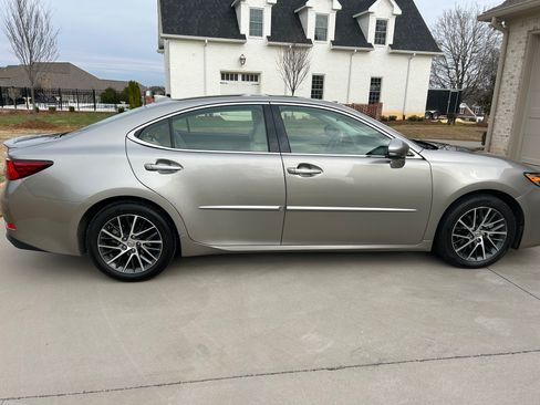 Used 2016 Lexus ES 350 350 Sedan 4D w/ Luxury Package w/Wood Trim image 5